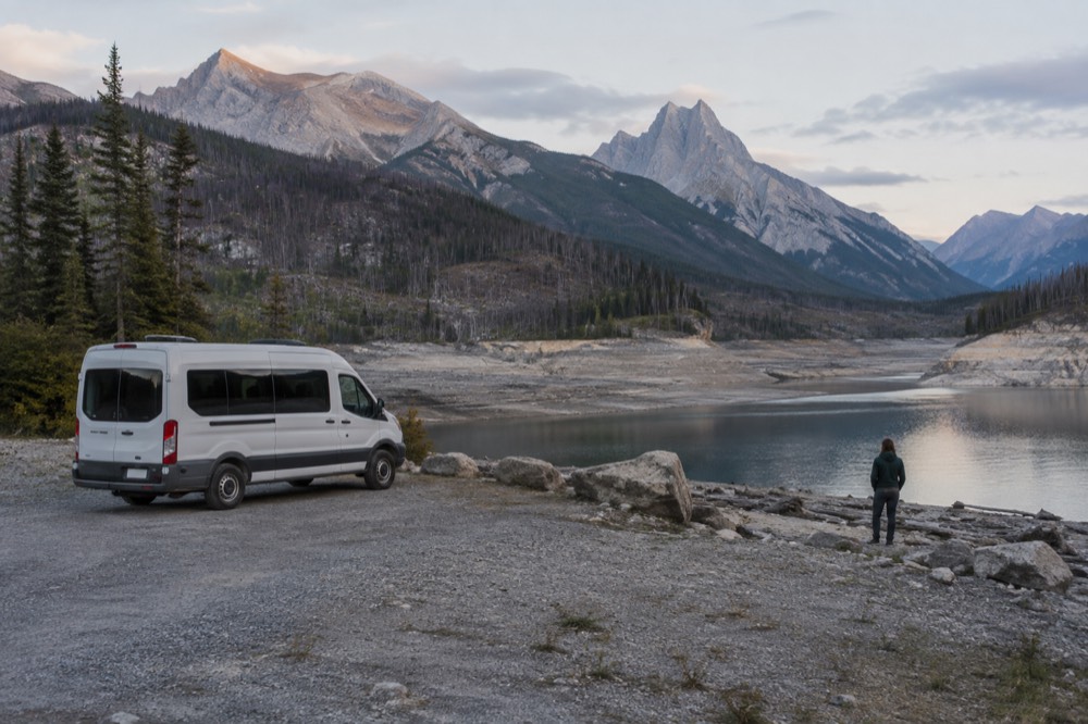 A tour van parked at a lake viewpoint in Jasper National Park